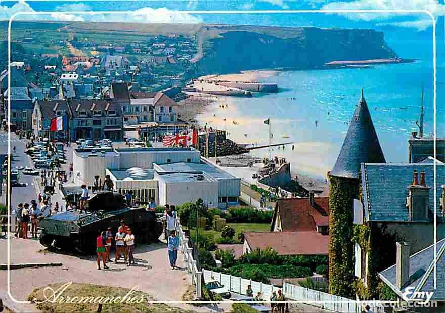 Cartes Postales: Francia - 14 - Arromanches - Port Winston - Vue g&eacute;n&eacute;rale - Au premier plan char Scherman et le mus&eacute;e
