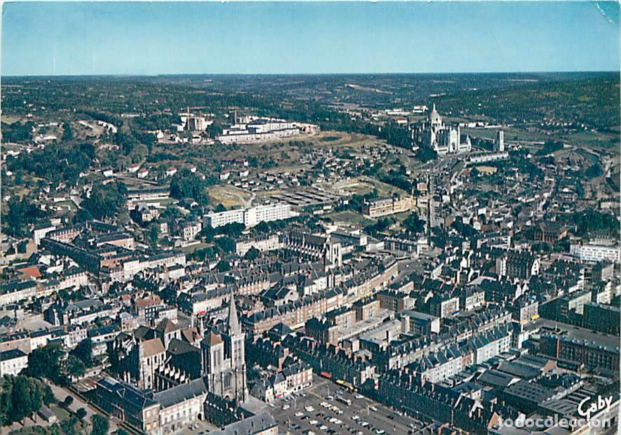 Cartes Postales: Francia - 14 - Lisieux - Vue G&eacute;n&eacute;rale a&eacute;rienne - &agrave; l'arri&egrave;re plan, la Basilique - Etat pli visible -