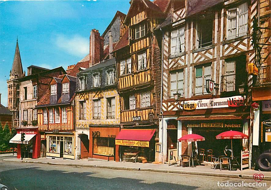 Cartes Postales: Francia - 14 - Lisieux - La rue Henri Ch&eacute;ron - Vieilles Maisons &agrave; pans de bois - CPM - Voir Scans Re