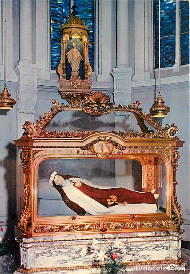 Postais: Francia - 14 - Lisieux - Le Carmel - La Ch&acirc;sse de Sainte Th&eacute;r&egrave;se de l'Enfant-J&eacute;sus - CPM - Voir Scan