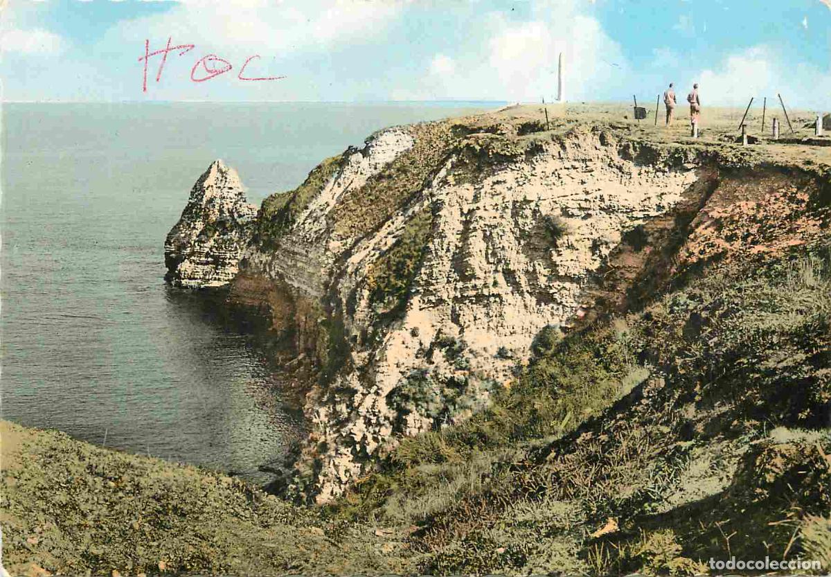 Postales: Francia - 14 - La Pointe du Hoc - et le Monument - Paysage boulevers&eacute; par les bombes et les obus - C
