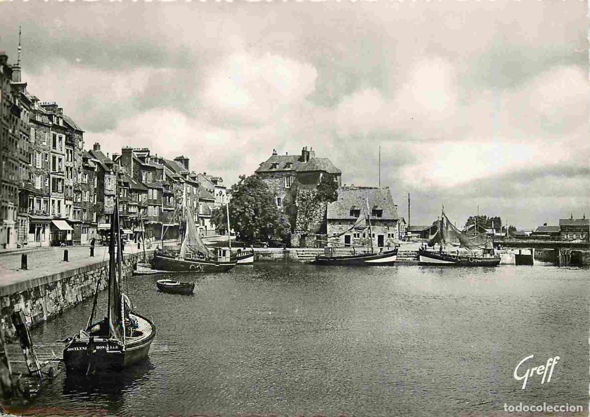 Postales: Francia - 14 - Honfleur - Le quai Sainte Catherine et la Lieutenance - Carte Dentel&eacute;e - CPSM grand f