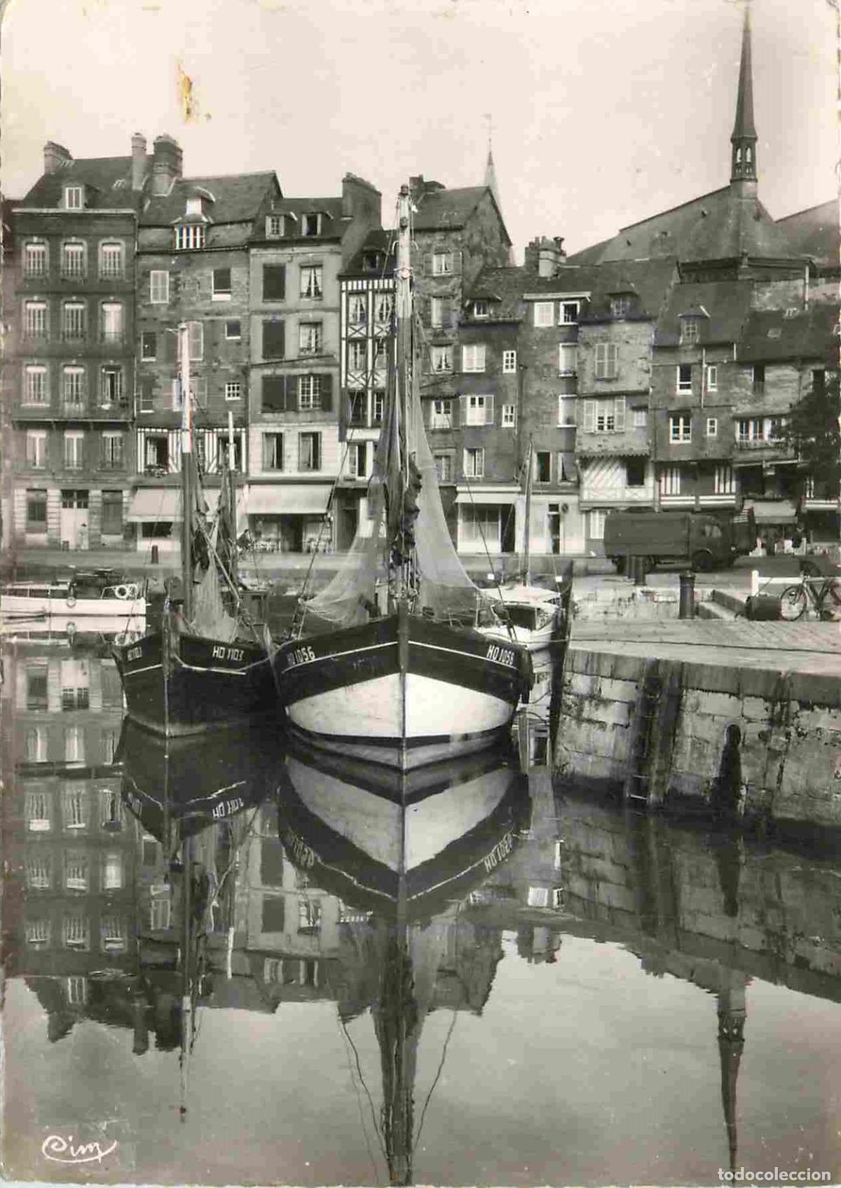 Postales: Francia - 14 - Honfleur - Bateauc de Peche - Camion - Mention Photographie V&eacute;ritable - Carte Dentel&eacute;
