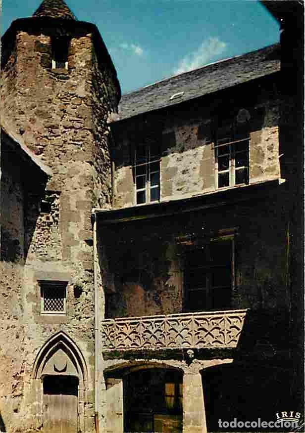 Postales: Francia - 15 - Salers - La maison des Bargues - La cour d'honneur - Flamme Postale - CPM - Voir Scan