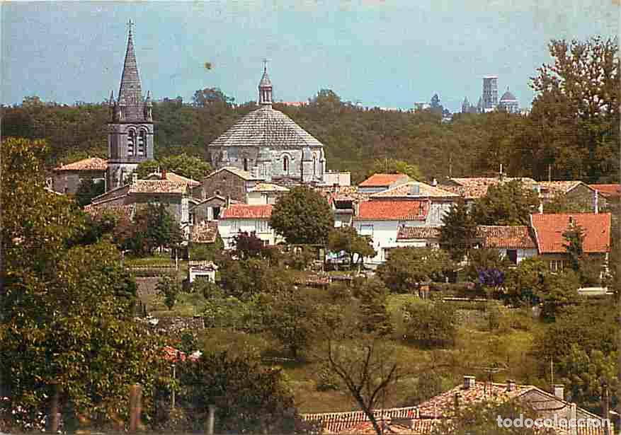 Cartoline: Francia - 16 - Saint Michel - Vue partielle et &eacute;glise romane - En arri&egrave;re plan, la cath&eacute;drale St Pie