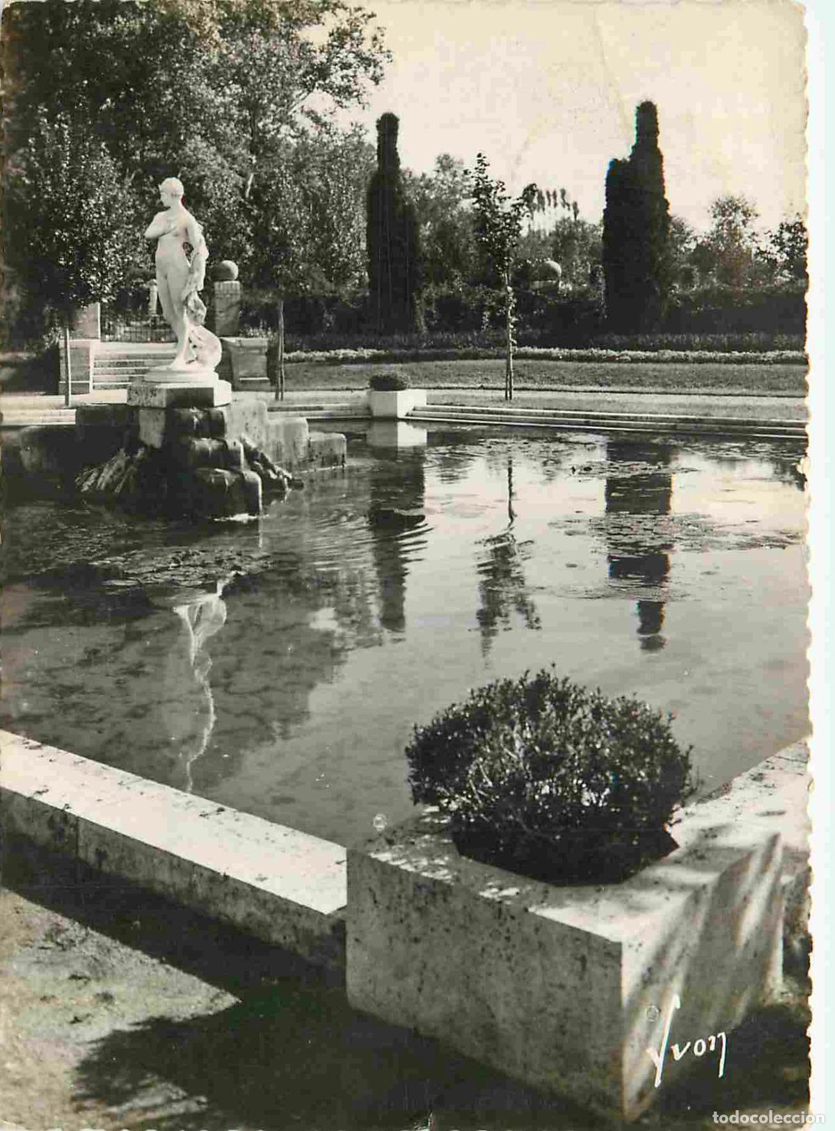 Postales: Francia - 18 - Bourges - Le Jardin d&eacute;s Pr&eacute;s Fichaux - Bassin de Diane - Carte Dentel&eacute;e - CPSM grand