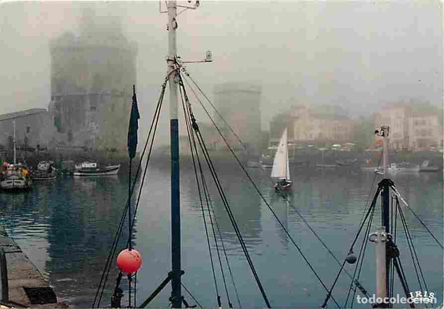 Postales: Francia - 17 - La Rochelle - Le Port dans la brume - Tour Saint Nicolas - Tour de la Chaine - CPM -