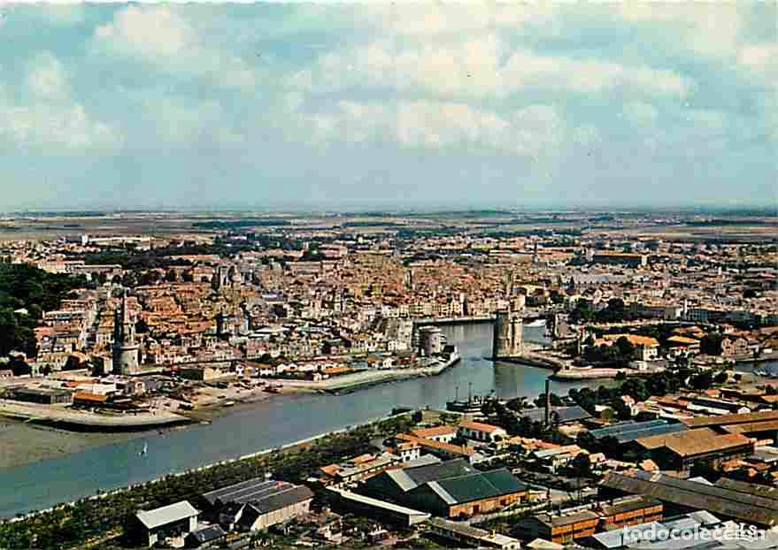 Postales: Francia - 17 - La Rochelle - Vue G&eacute;n&eacute;rale a&eacute;rienne - Tour de la Lanterne - L'entr&eacute;e du port - CPM -