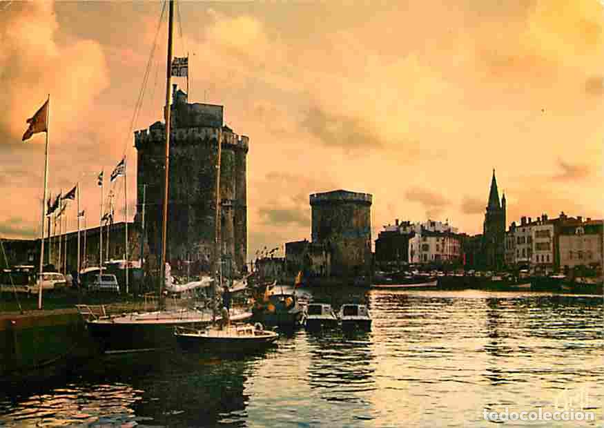 Postales: Francia - 17 - La Rochelle - Tour Saint Nicolas - Tour de la Lanterne - Coucher de Soleil - Automobi
