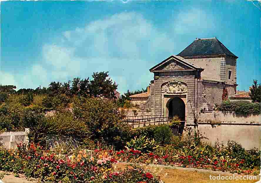 Cartoline: Francia - 17 - Ile de R&eacute; - Saint Martin de R&eacute; - La porte des campani - Fleurs - CPM - Voir Scans Rec