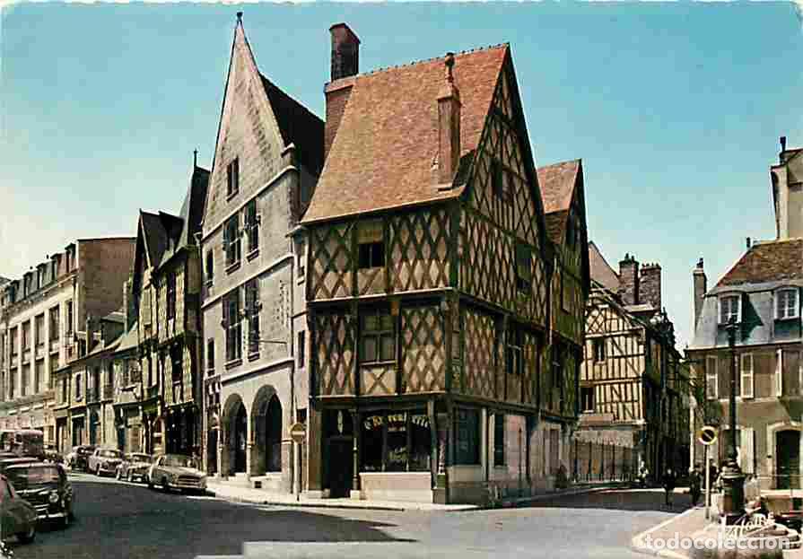 Cartes Postales: Francia - 18 - Bourges - Maisons anciennes, rue Peilevoisin - Vieilles Maisons &agrave; pans de bois - Auto