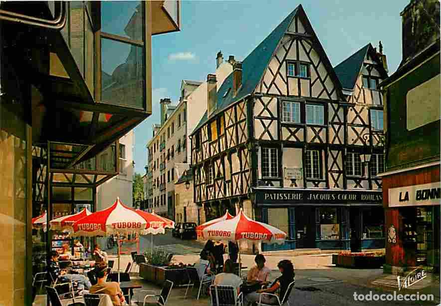 Cartes Postales: Francia - 18 - Bourges - La rue des Armuriers. Au centre, maison du XVe si&egrave;cle, rue d'Auron (indiqu&eacute;