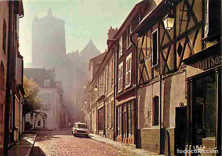 Cartes Postales: Francia - 18 - Bourges - La Rue Porte Jaune et la Cath&eacute;drale - Automobiles - Carte Neuve - CPM - Voi
