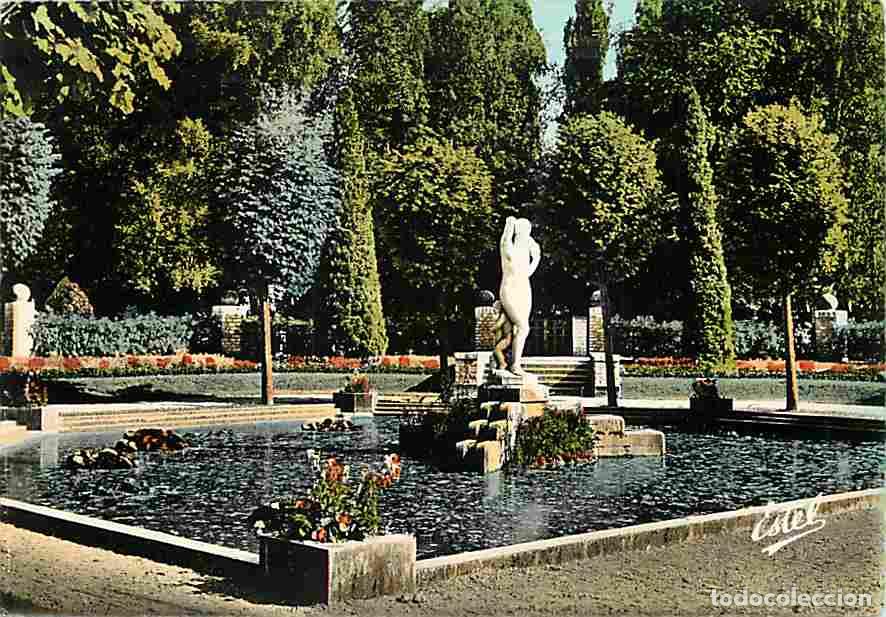 Cartes Postales: Francia - 18 - Bourges - Le Jardin d&eacute;s Pr&eacute;s Fichaux - Fleurs - Statue de femme nue - Voir Timbre - F