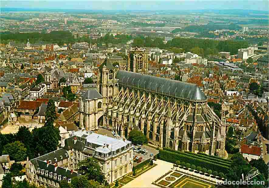 Cartoline: Francia - 18 - Bourges - La Cath&eacute;drale Saint Etienne - Au premier plan, l'h&ocirc;tel de ville et ses jard