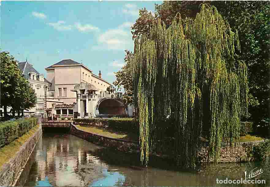 Cartes Postales: Francia - 18 - Vierzon - L'Y&egrave;vre et le jardin public. Au second plan, I'hotel de ville et l'auditori