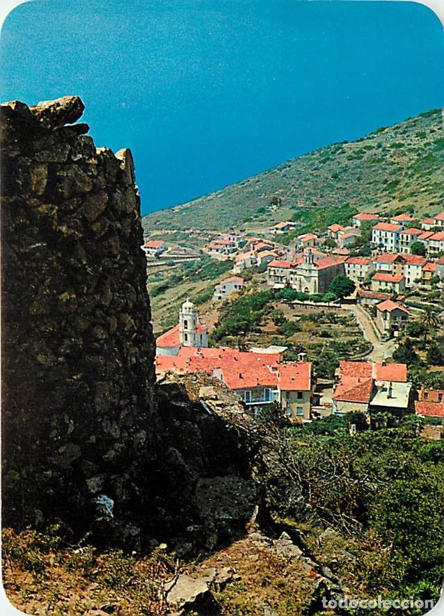 Postales: Francia - 20 - Carg&egrave;se - Le village &eacute;tage sur les pentes dominant la mer, vu des ruines de la tour -