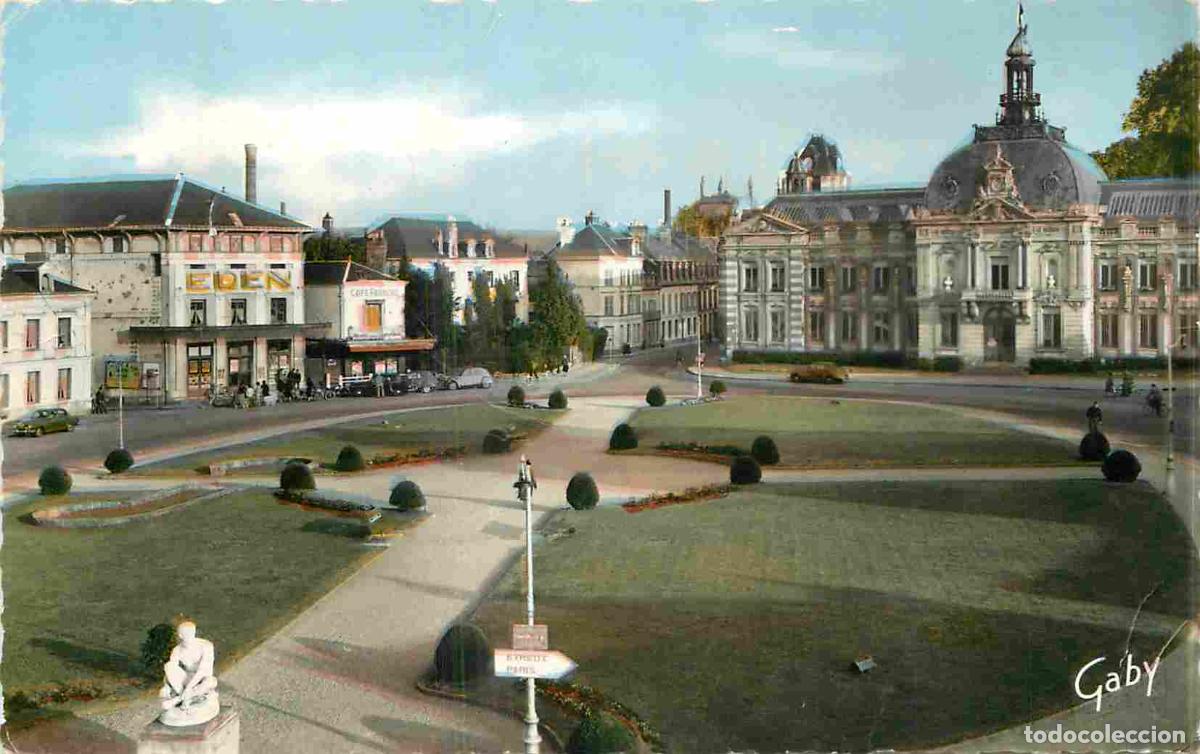 Postkarten: Francia - 27 - Louviers - Place Ernest-Thorel et le Mus&eacute;e - Carte Dentel&eacute;e - CPSM format CPA - Flamm