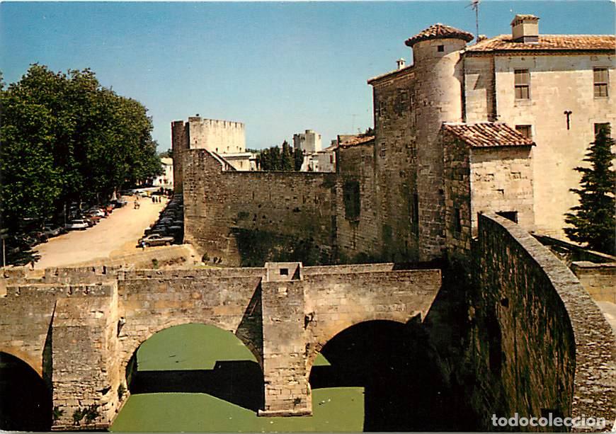 Postales: Francia - 30 - Aigues Mortes - Le Pont reliant sur le Bassin la Tour de la Douane &agrave; la Tour de Const