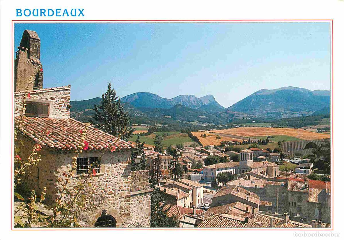Postales: Francia - 26 - Bourdeaux - Vue G&eacute;n&eacute;rale - La tour de l'tiorloge dominant le village - A l'horizon le
