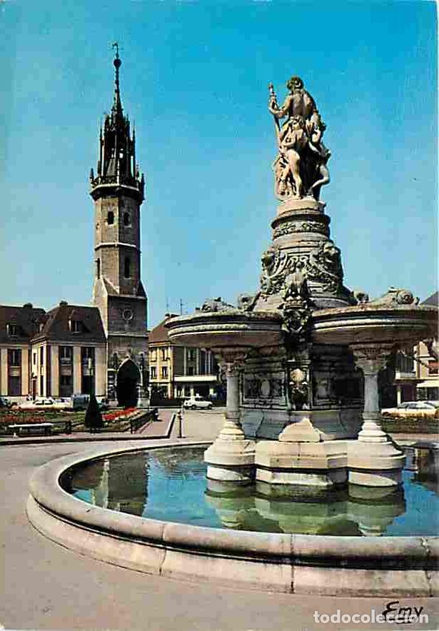 Postales: Francia - 27 - Evreux - La tour de Phorloge - Beffroi - au premier plan la Fontaine de la place de G
