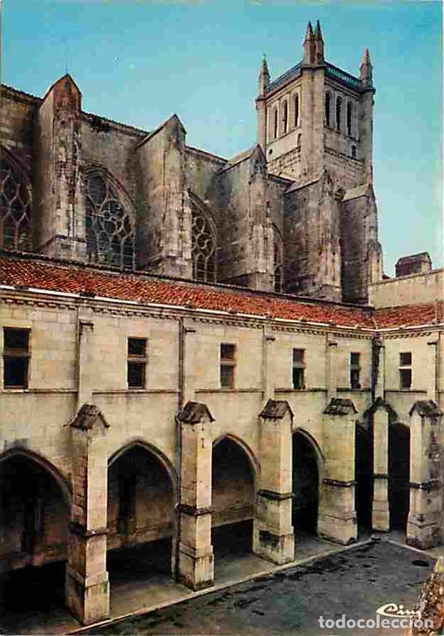 Cartoline: Francia - 32 - Condom - Le clocher de la cath&eacute;drale St-Pierre - Au premier plan, le clo&icirc;tre - Carte