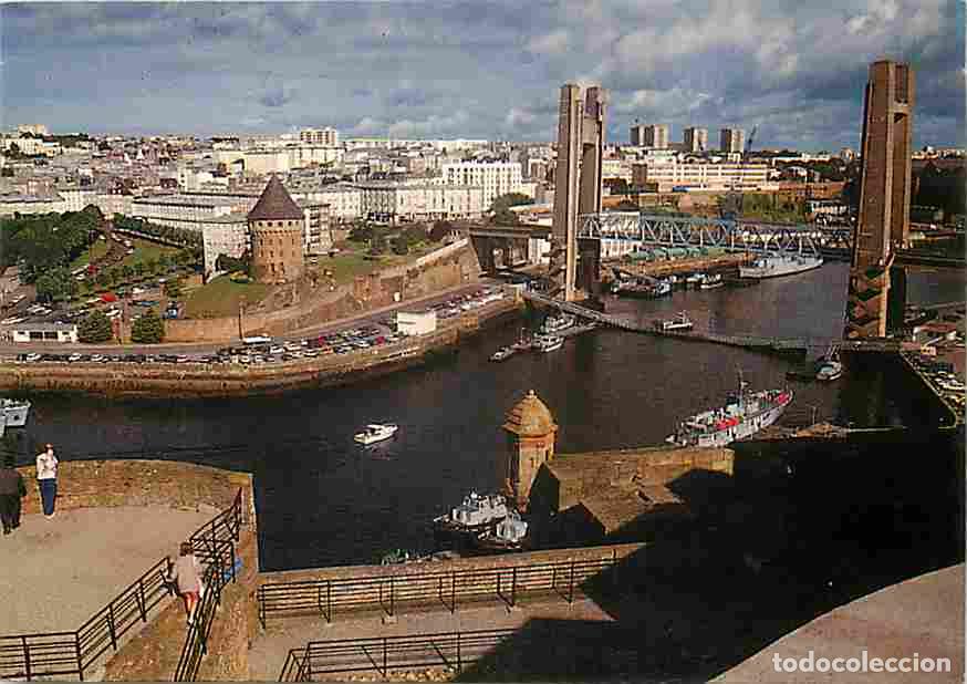 Postales: Francia - 29 - Brest - La Tour Tanguy - Le Pont de Recouvrance - Bateaux - Voir Scans Recto Verso