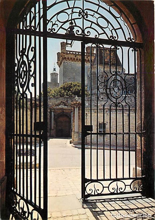 Postales: Francia - 30 - Uz&egrave;s - L'entr&eacute;e du Duch&eacute; - Tour Bermonde - La Chapelle - Tour de la Lauze - CPM - Voi