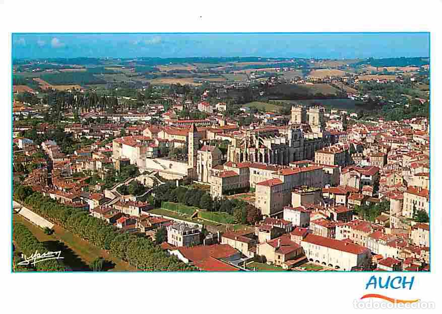 Postales: Francia - 32 - Auch - La ville Haute. La cath&eacute;drale et la Tour d'Armagnac - Vue a&eacute;rienne - CPM - Voi