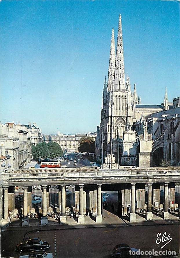 Postais: Francia - 33 - Bordeaux - Depuis l'H&ocirc;tel de Ville, vue sur la Cath&eacute;drale et la Place Pey-Berland - A