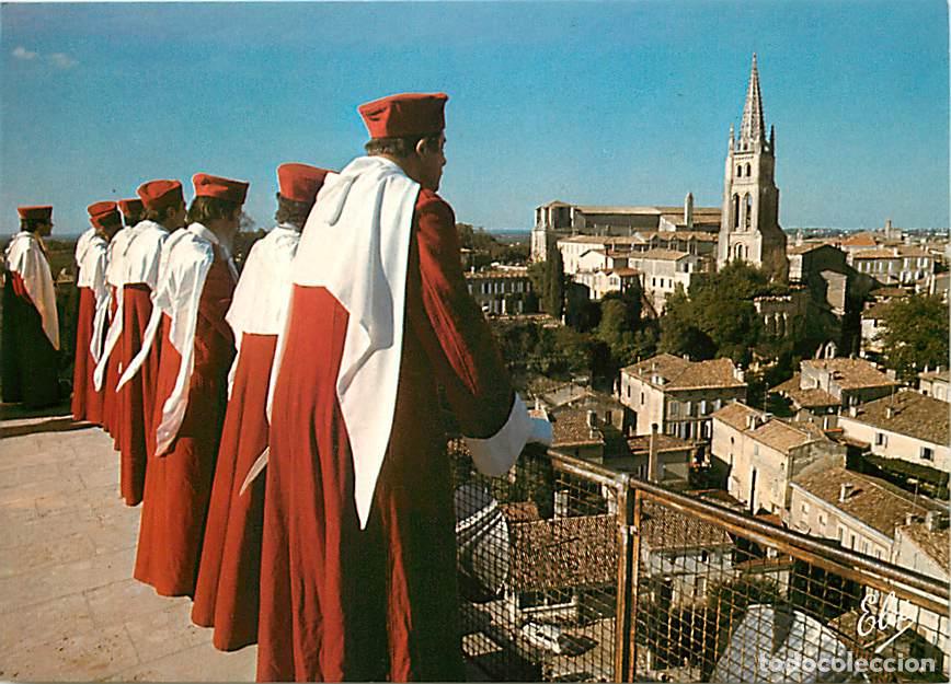 Postales: Francia - 33 - Saint Emilion - La Jurade de Saint Emilion du Haut de la Tour du Roi, au fond, L'Egli