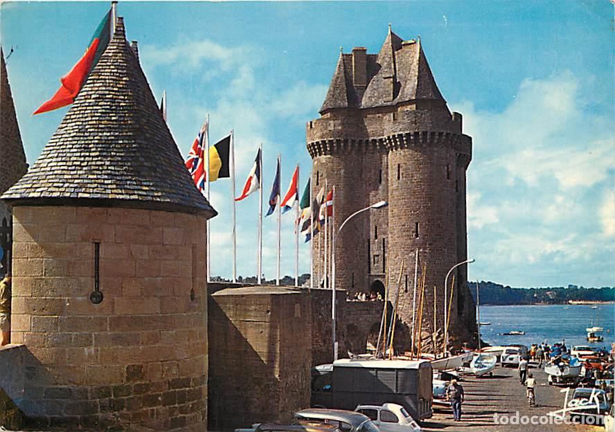 Postales: Francia - 35 - Saint Malo - La tour Solidor et l'embarcad&egrave;re des vedettes pour Dinard - Automobiles