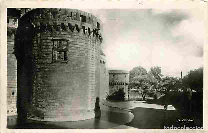 Postales: Francia - 44 - Nantes - Le Ch&acirc;teau des Ducs de Bretagne - Tours et Douves - Flamme Postale - CPM - V
