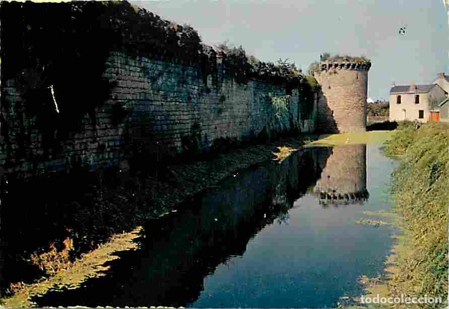 Postales: Francia - 44 - Gu&eacute;rande - Remparts de la Tour - Sud-Ouest - Devant les douves - Flamme Postale - CPM