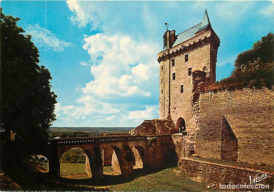 Postales: Francia - 37 - Chinon - L'entr&eacute;e du ch&acirc;teau : la tour de l'Horloge et le pont sur les foss&eacute;s - Carte