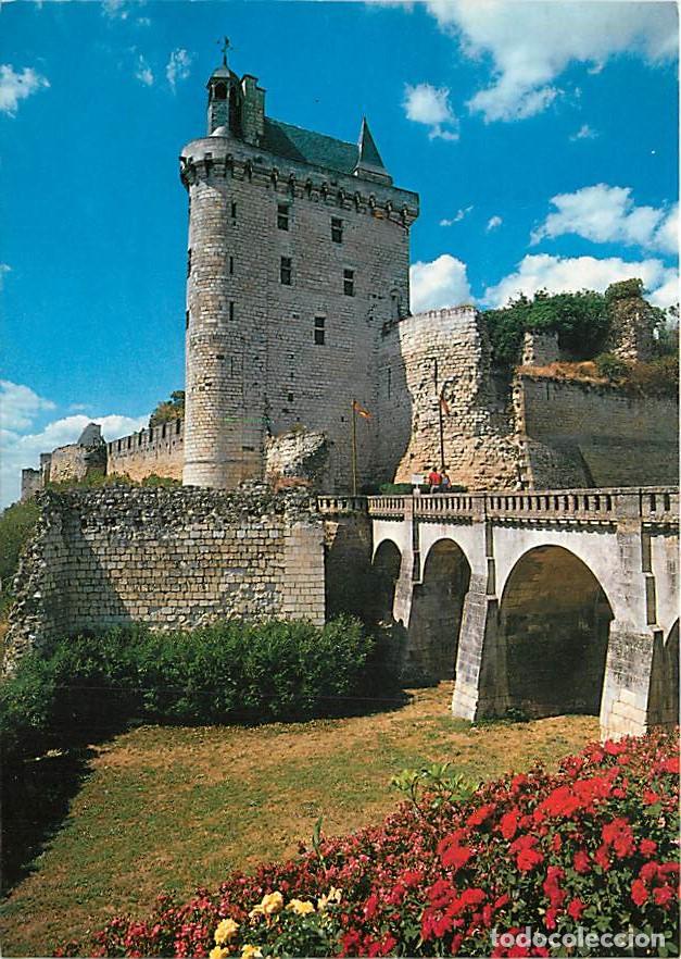 Postales: Francia - 37 - Chinon - Le Ch&acirc;teau - La Tour de l'Horloge (XVIe s.) mesure 35 m. de haut et n'a que
