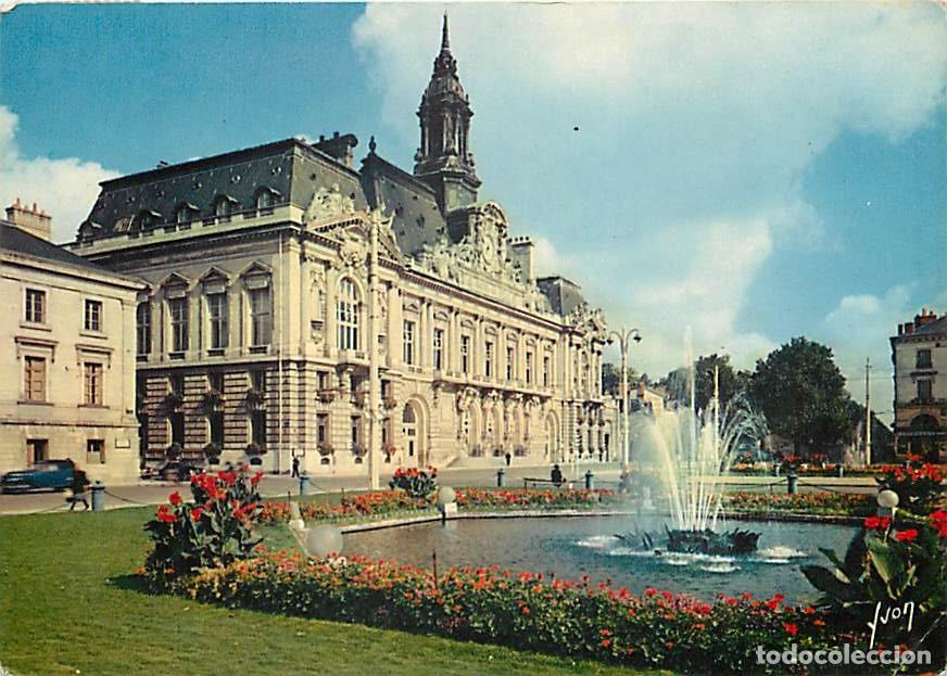 Postales: Francia - 37 - Tours - La Place Jean-Jaur&egrave;s et l'H&ocirc;tel de Ville - Fleurs - CPM - Voir Scans Recto-Ve