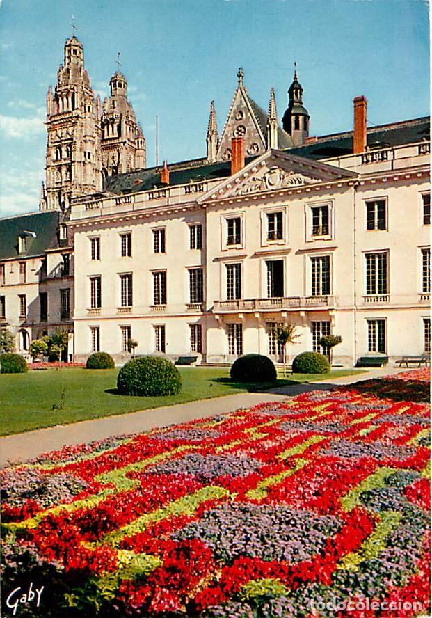 Postales: Francia - 37 - Tours - Le Mus&eacute;e des Beaux Arts et la Cath&eacute;drale St-Gatien - Fleurs - Carte Neuve - C