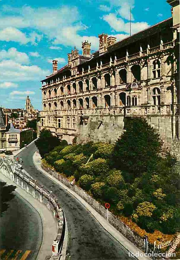 Postales: Francia - 41 - Blois - L'aile Fran&ccedil;ois 1er ou fa&ccedil;ade des Loges du ch&acirc;teau - A gauche le mus&eacute;e Robert