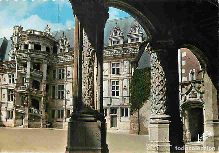 Postales: Francia - 41 - Blois - Le Ch&acirc;teau - Cour d'honneur du chateau - L'aile et l'escalier Fran&ccedil;ois ler vu