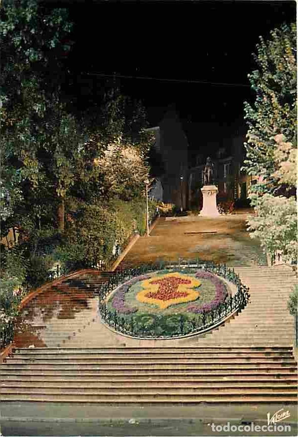 Postales: Francia - 41 - Blois - L'escalier et la statue de Denis Papin illumin&eacute;s - Vue de Nuit - CPM - Voir S