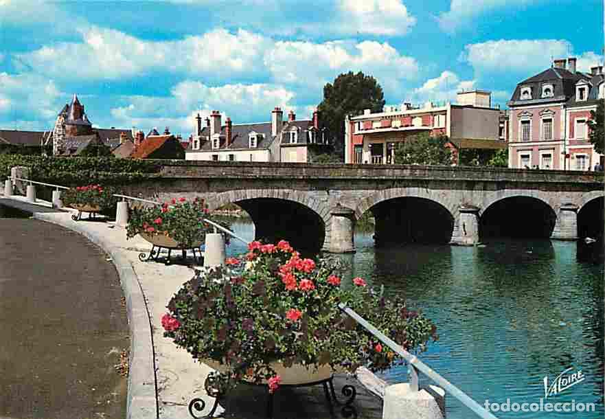 Postales: Francia - 41 - Romorantin - Le pont sur la Sauldre et la poste - A gauche la tour du ch&acirc;teau - CPM -