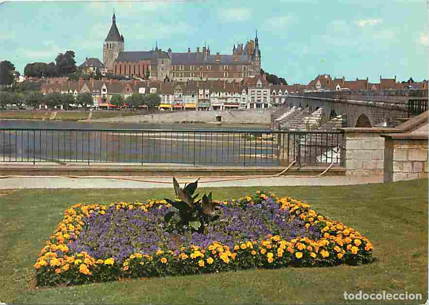 Cartoline: Francia - 45 - Gien - Vue G&eacute;n&eacute;rale - Le Pont sur la Loire - Fleurs - CPM - Voir Scans Recto-Verso