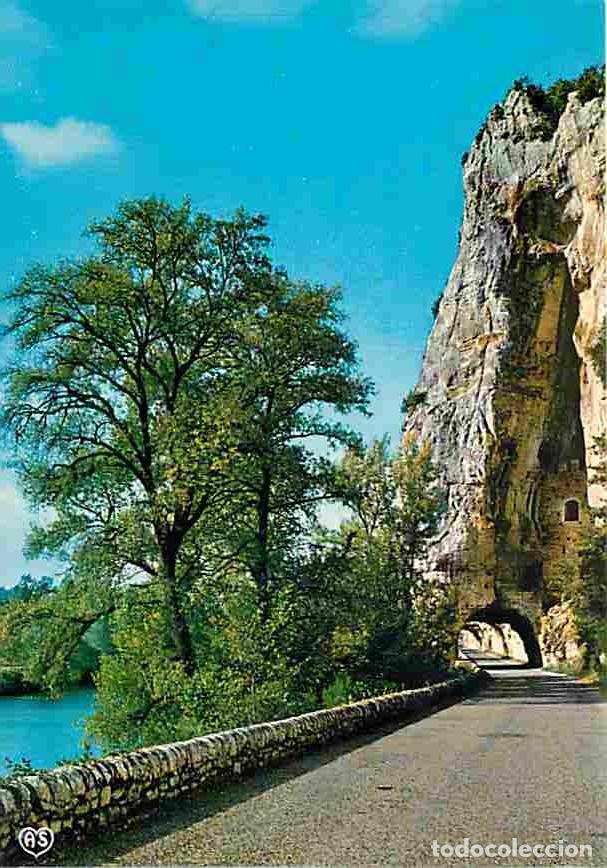 Postcards: Francia - 46 - Lot - Aux environs de Cabrerets le Tunnel de Bouzi&egrave;s sur la route longeant le Lot - C