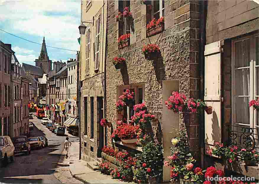 Cartes Postales: Francia - 50 - Granville - La Haute Ville rue Notre-Dame et l'Eglise - Automobiles - Fleurs - Carte