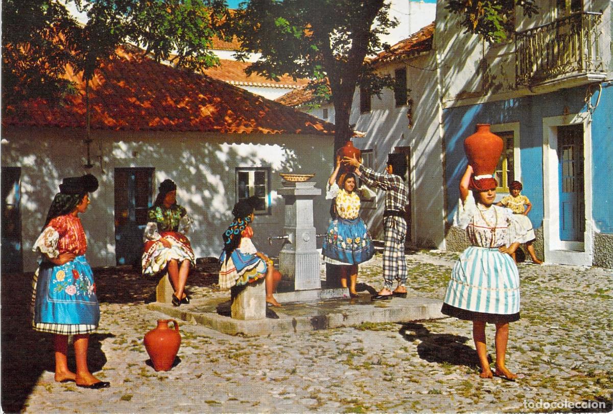 Postkarten: Postal Nazar&eacute;, Portugal - Mujeres con Trajes T&iacute;picos en la Fuente