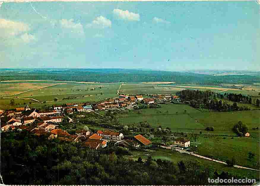 Cartoline: Francia - 52 - Colombey les Deux Eglises - Vue G&eacute;n&eacute;rale a&eacute;rienne - A l'extr&ecirc;me droite le Parc de la