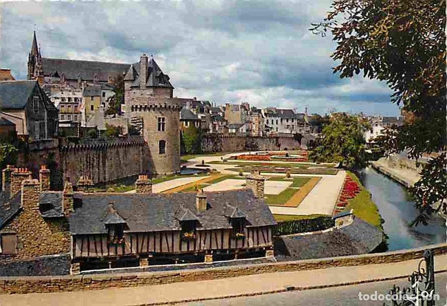 Postales: Francia - 56 - Vannes - Les Remparts et la Tour du Conn&eacute;table - Au premier plan les Lavoirs - CPM -