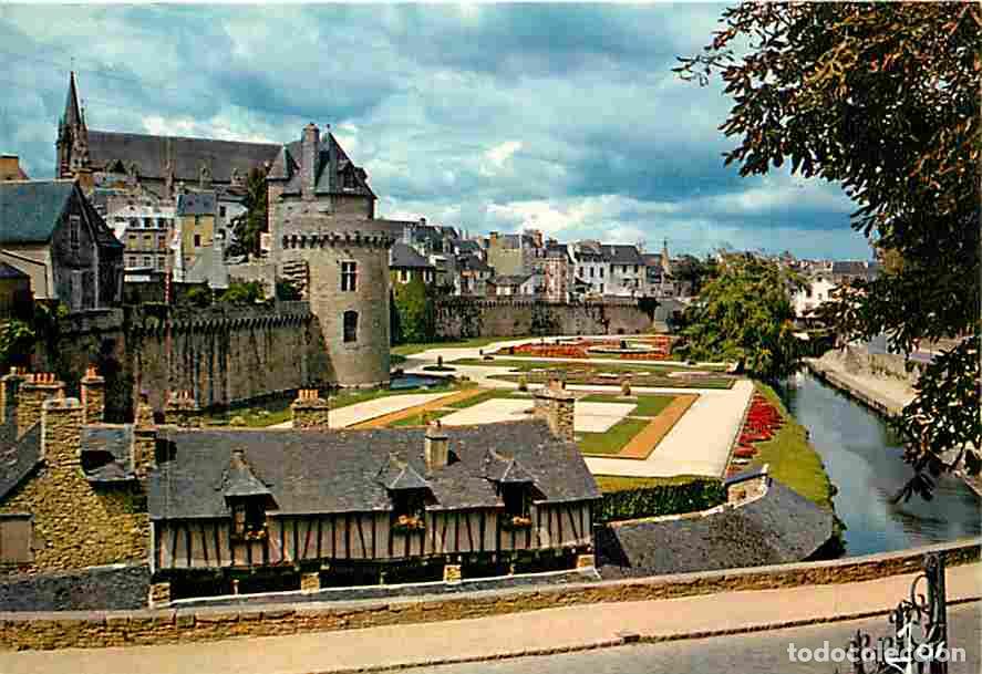 Postales: Francia - 56 - Vannes - Les Remparts et la Tour du Conn&eacute;table - Au premier plan les Lavoirs - CPM -