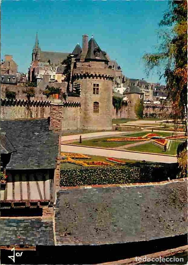 Postales: Francia - 56 - Vannes - La Tour du Conn&eacute;table devant les Jardins - Massifs Floraux - Fleurs - Carte